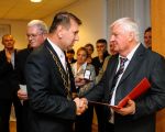 Handing decree honorary member EUA